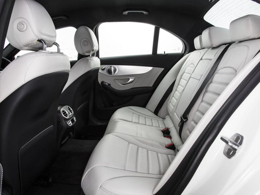  Mercedes-Benz C220 BlueTec AMG Line 2014 года  (UK) (фото 15 из 23)